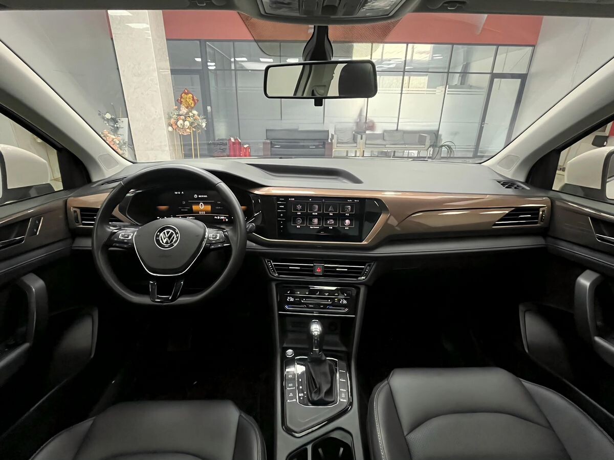 Volkswagen Tharu 2022 - фото автомобиля