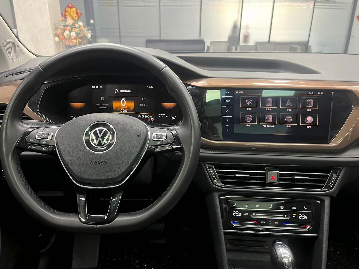 Volkswagen Tharu 2022 - фото автомобиля