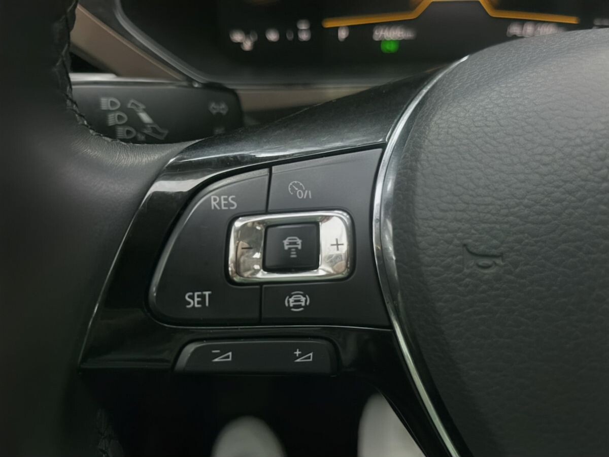 Volkswagen Tharu 2022 - фото автомобиля