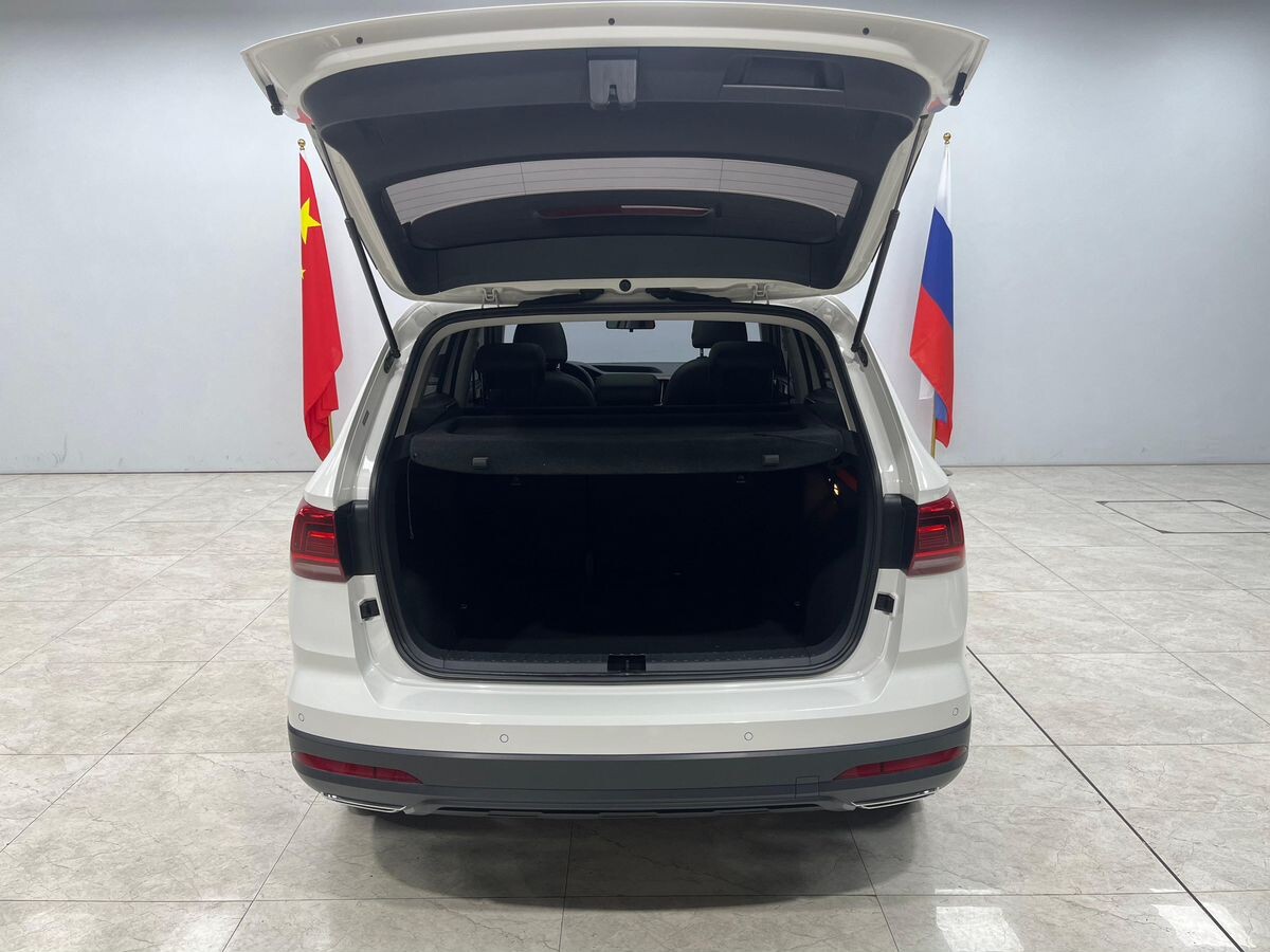 Volkswagen Tharu 2022 - фото автомобиля