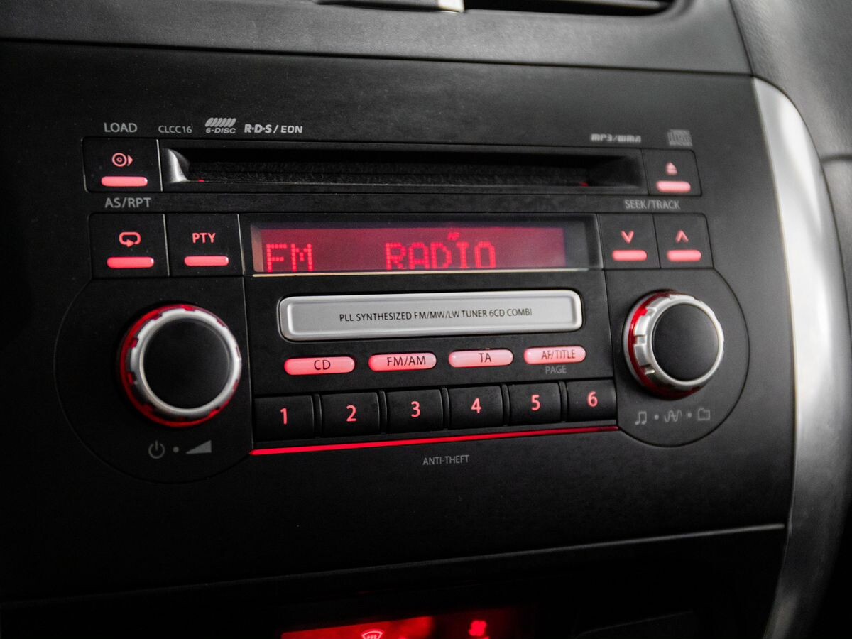 Suzuki SX4 2010 - фото автомобиля