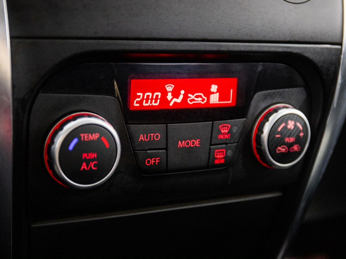 Suzuki SX4 2010 - фото автомобиля