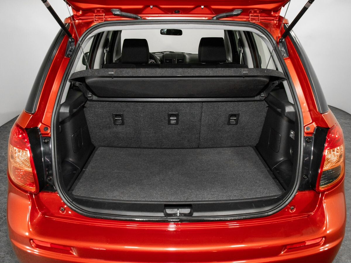 Suzuki SX4 2010 - фото автомобиля