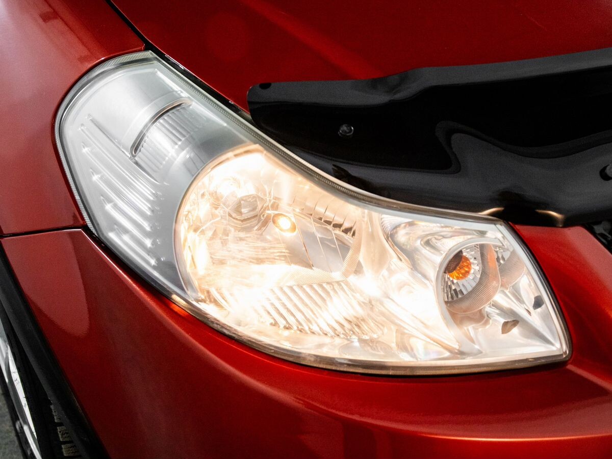 Suzuki SX4 2010 - фото автомобиля