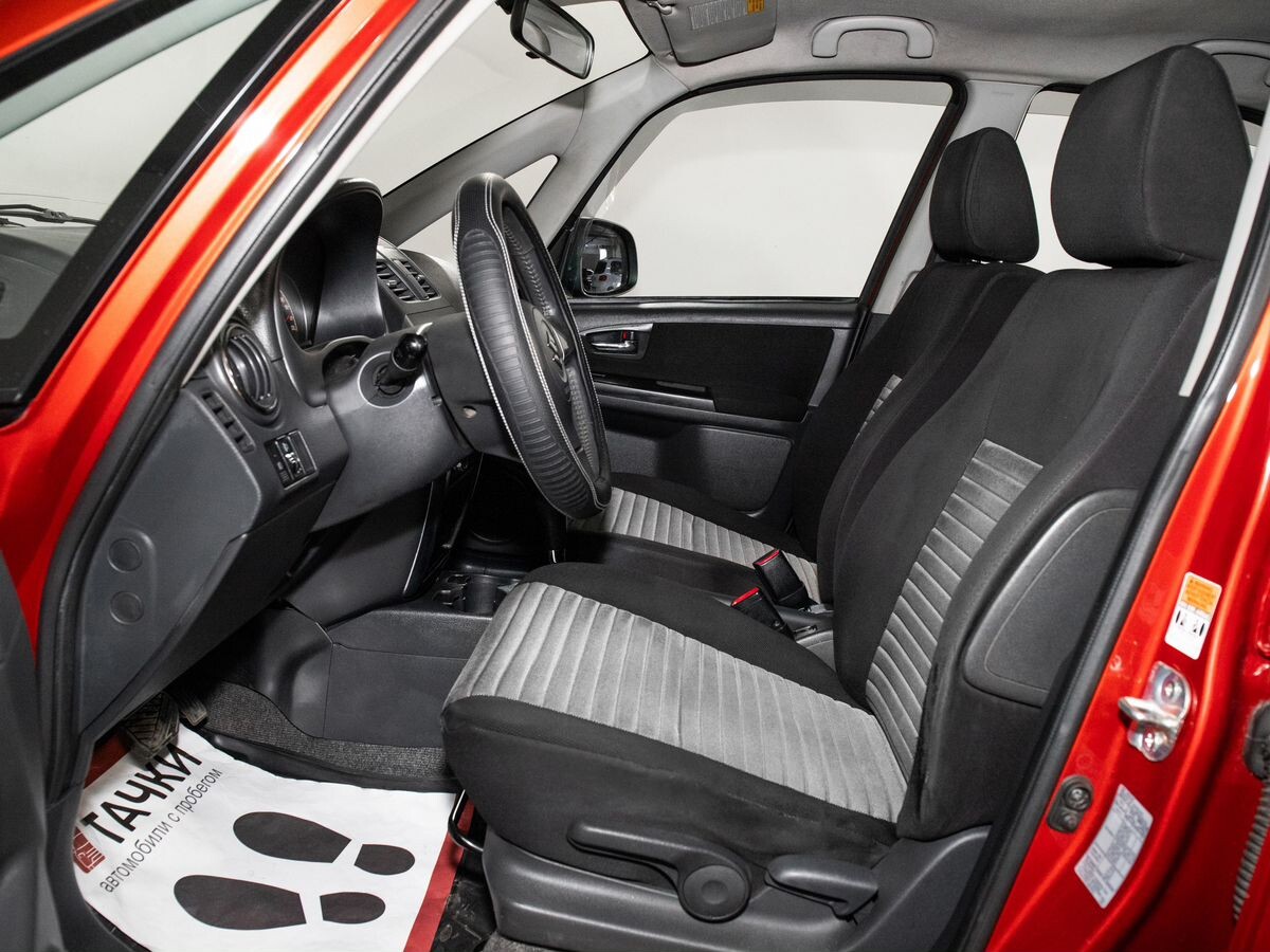 Suzuki SX4 2010 - фото автомобиля