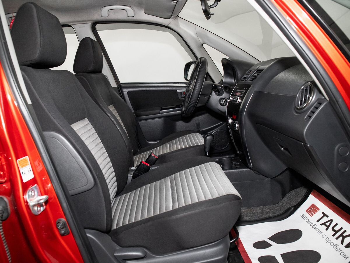 Suzuki SX4 2010 - фото автомобиля