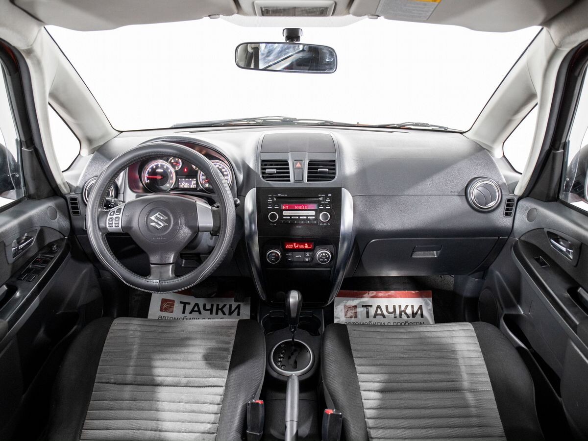 Suzuki SX4 2010 - фото автомобиля