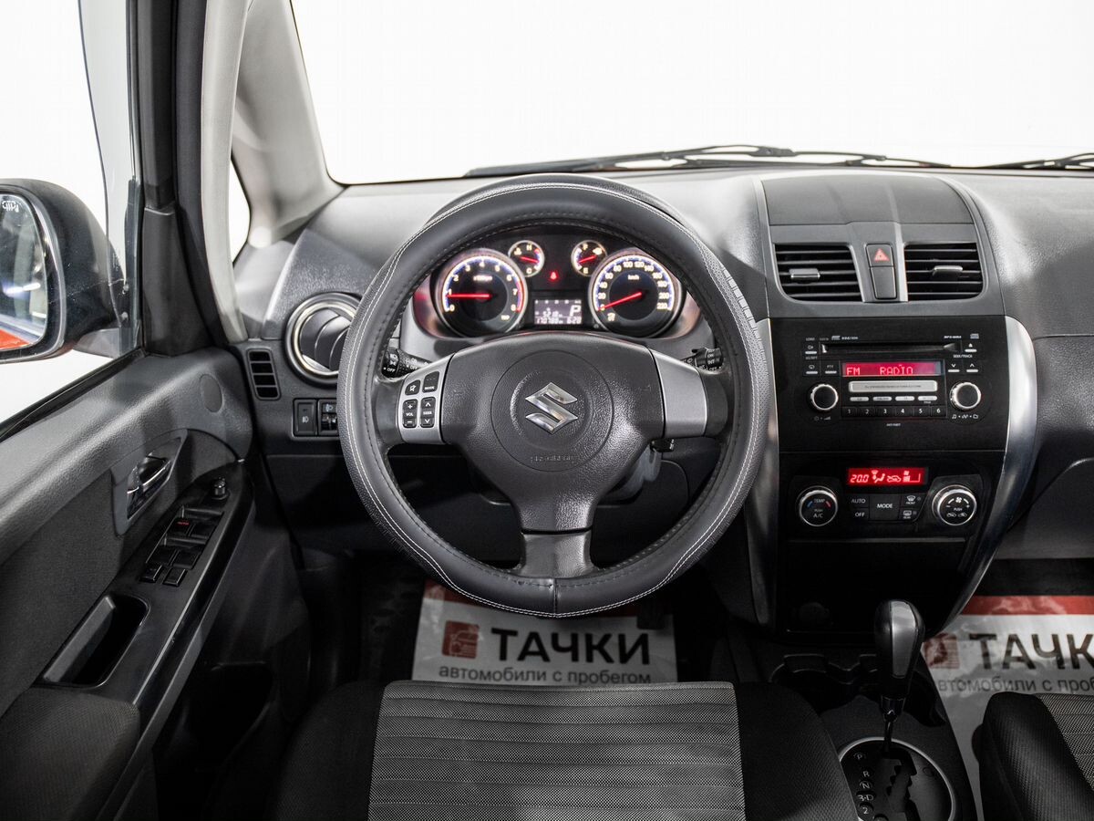 Suzuki SX4 2010 - фото автомобиля