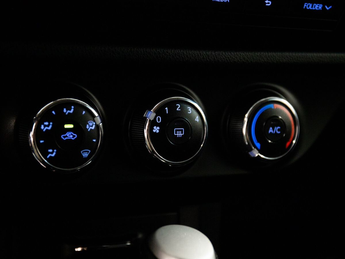 Toyota Corolla 2013 - фото автомобиля