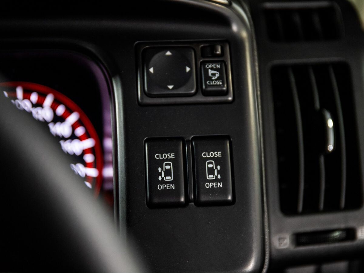 Nissan Serena 2009 - фото автомобиля