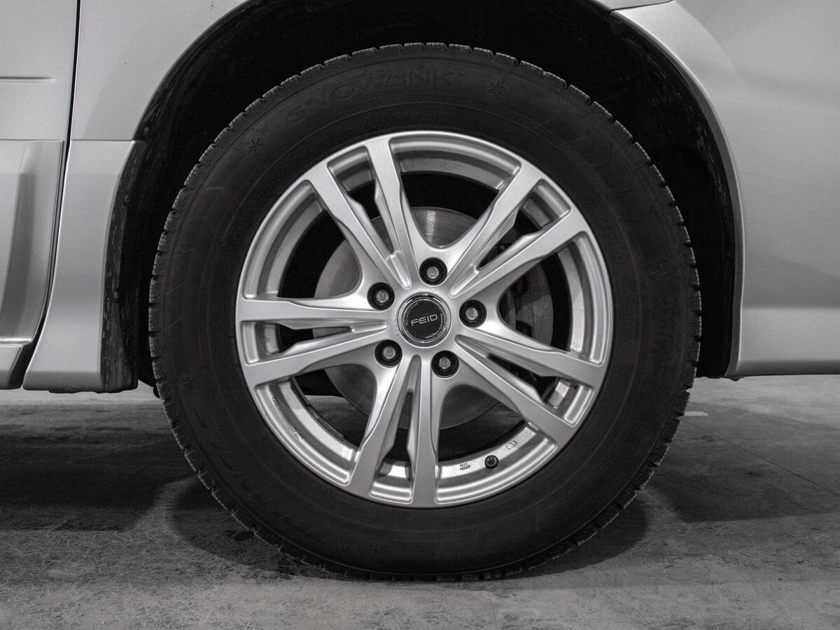 Nissan Serena 2009 - фото автомобиля