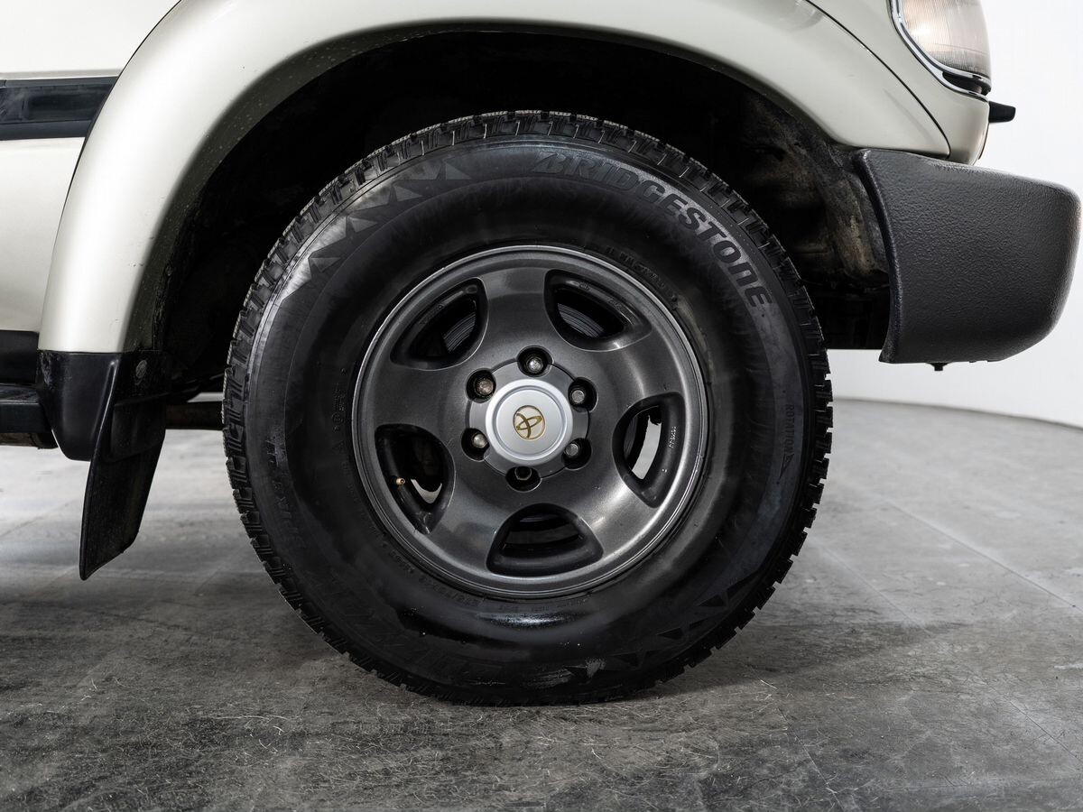 Toyota Land Cruiser 1996 - фото автомобиля
