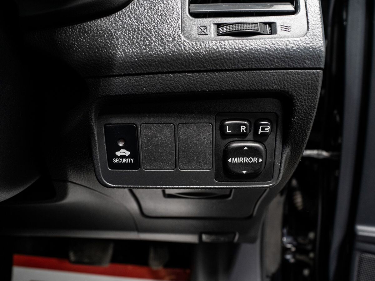 Toyota Corolla Fielder 2011 - фото автомобиля