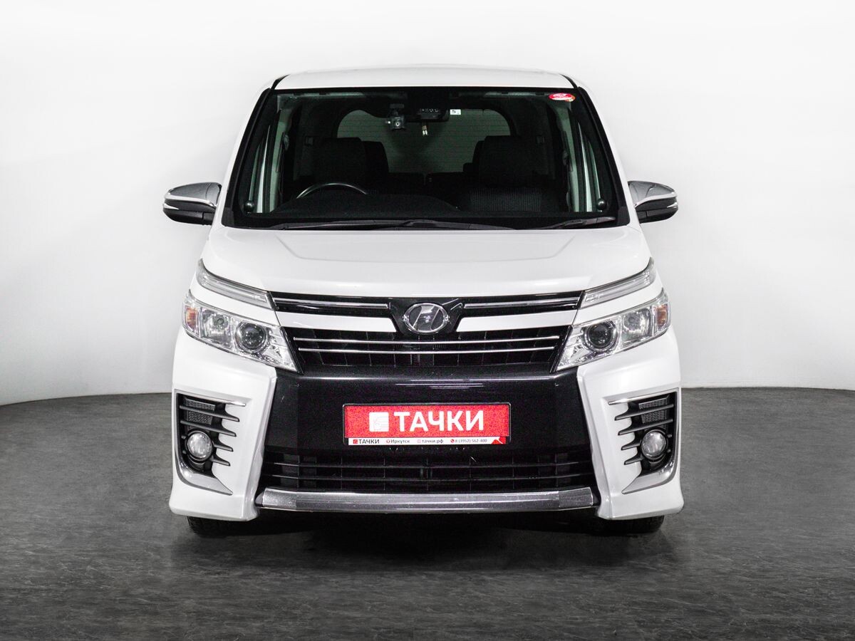 Toyota Voxy 2016 - фото автомобиля