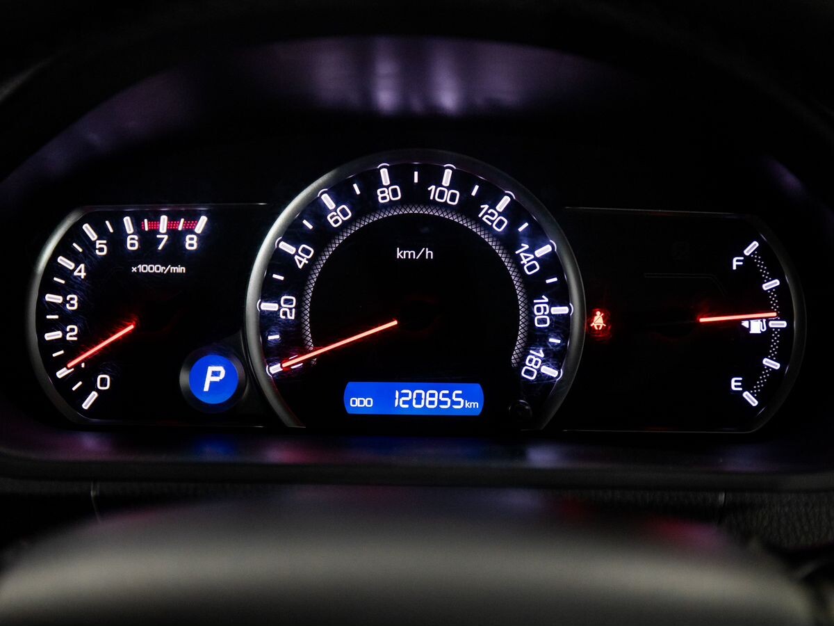 Toyota Voxy 2016 - фото автомобиля