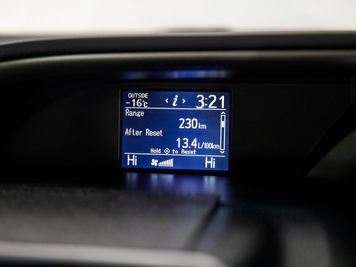 Toyota Voxy 2016 - фото автомобиля