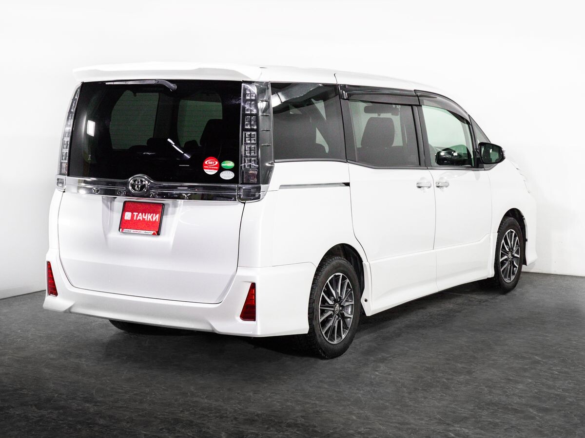 Toyota Voxy 2016 - фото автомобиля