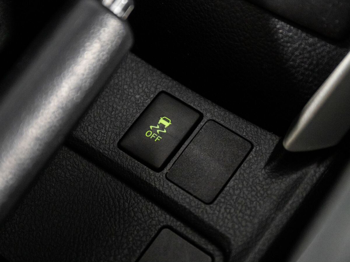 Toyota Corolla Fielder 2012 - фото автомобиля