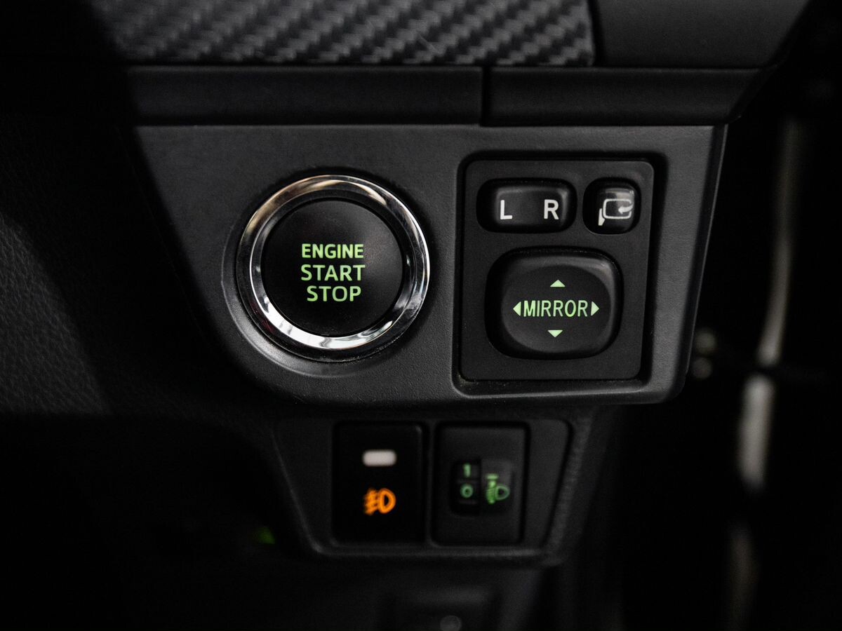 Toyota Corolla Fielder 2012 - фото автомобиля