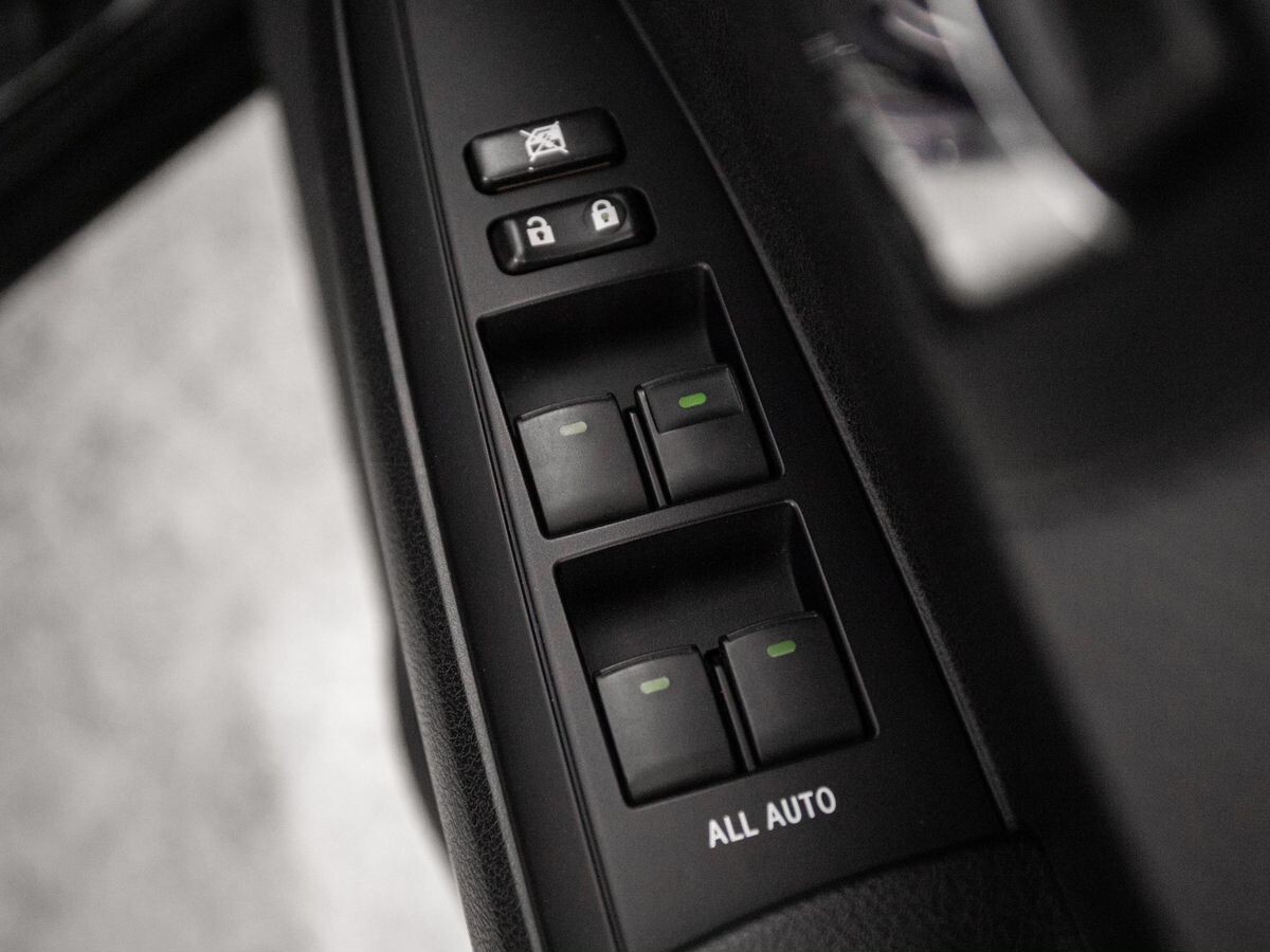 Toyota Corolla Fielder 2012 - фото автомобиля