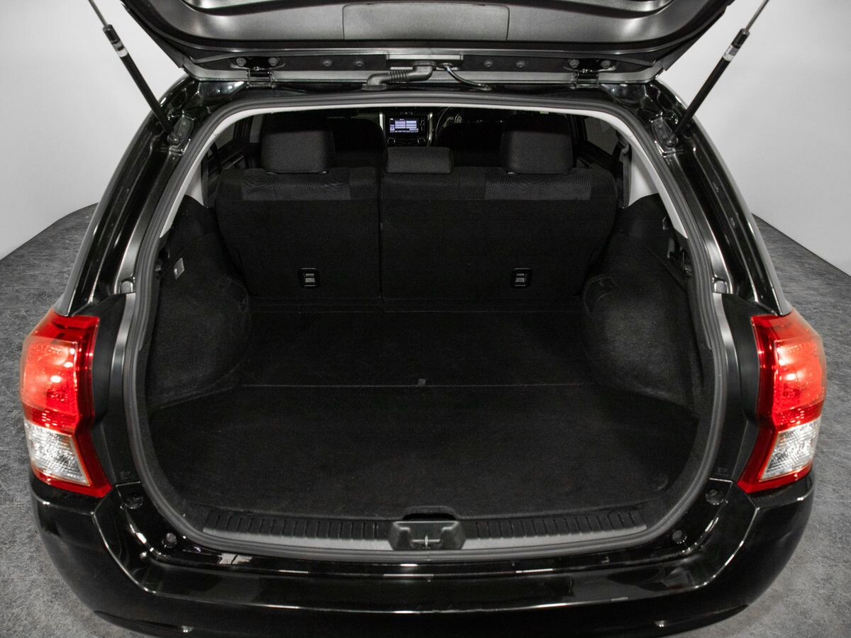 Toyota Corolla Fielder 2012 - фото автомобиля