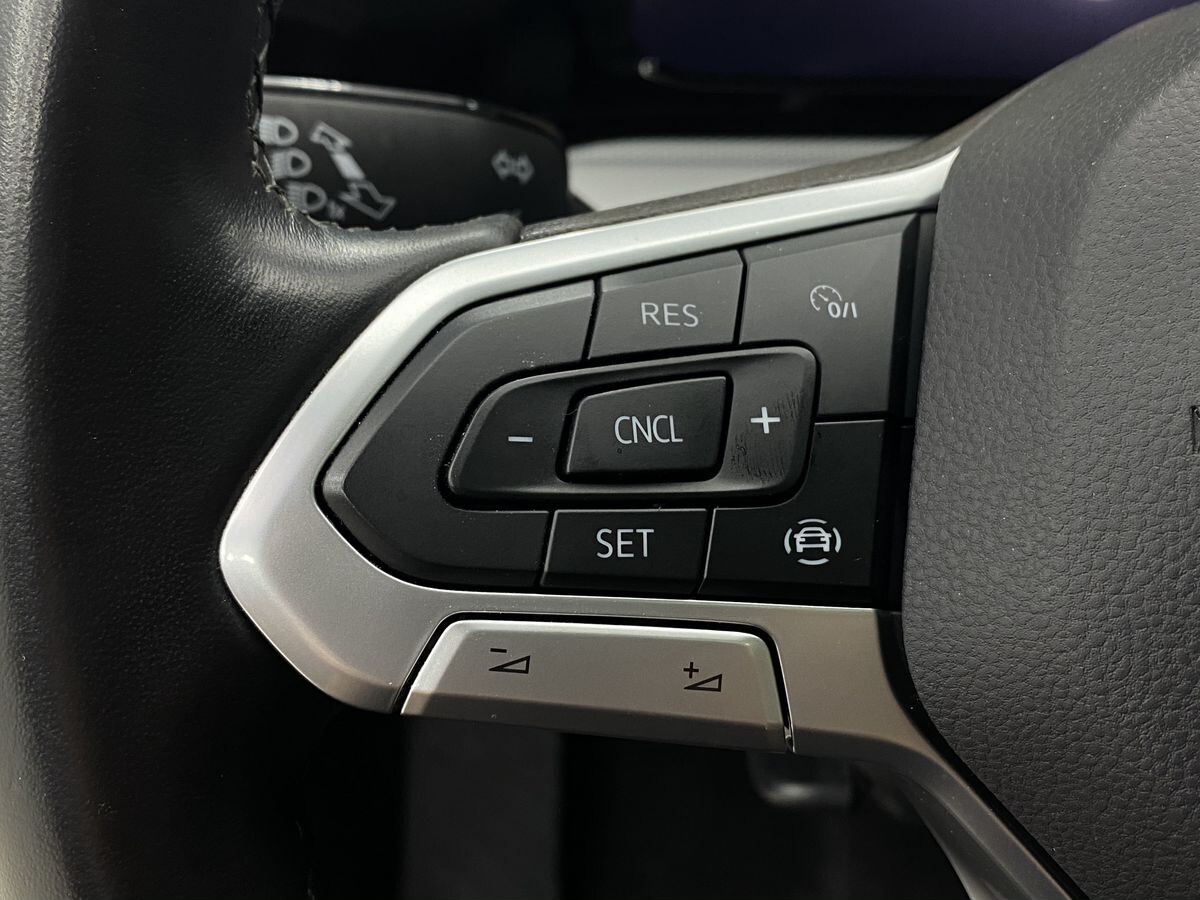 Volkswagen Golf 2021 - фото автомобиля