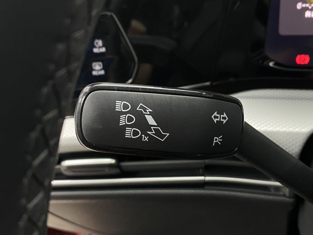 Volkswagen Golf 2021 - фото автомобиля