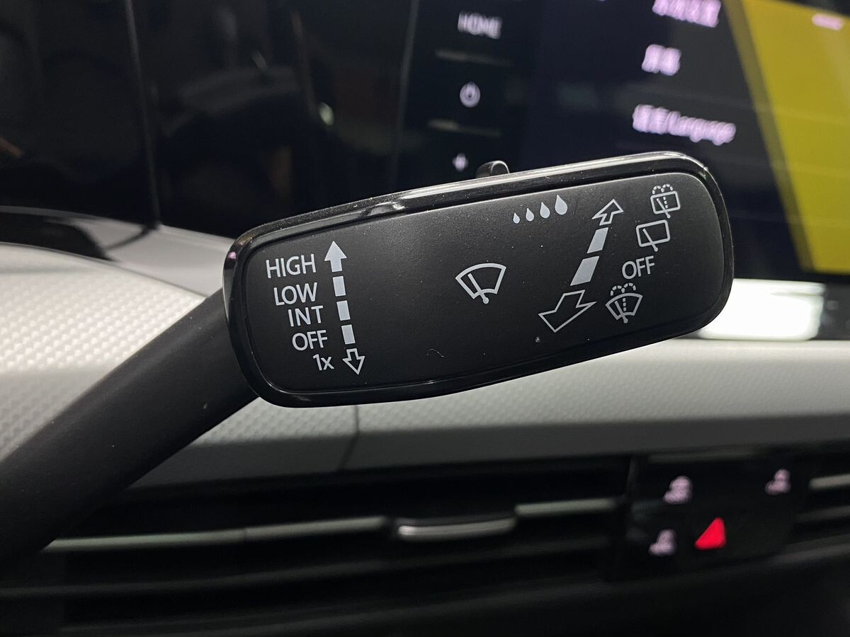 Volkswagen Golf 2021 - фото автомобиля