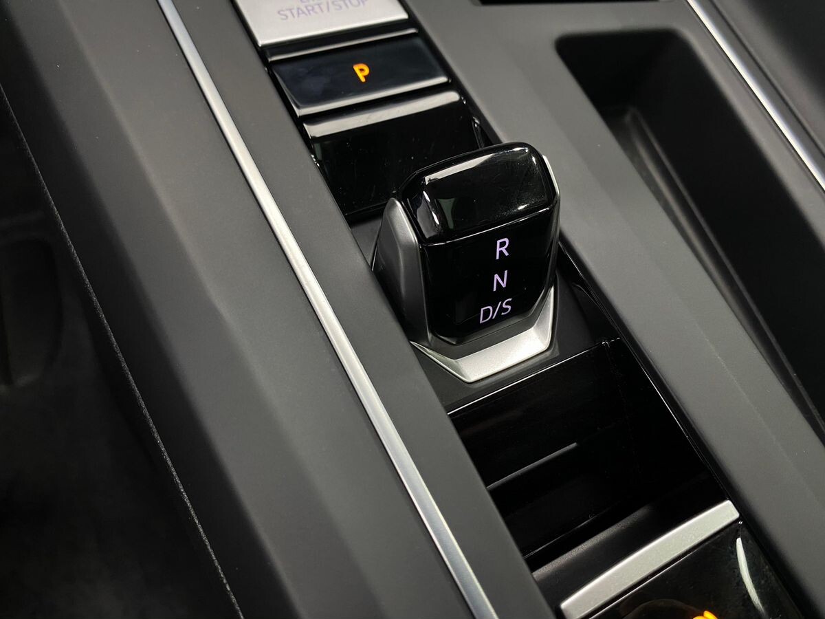 Volkswagen Golf 2021 - фото автомобиля