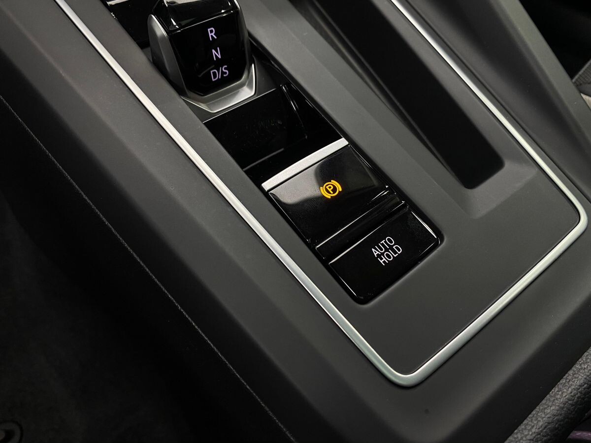 Volkswagen Golf 2021 - фото автомобиля