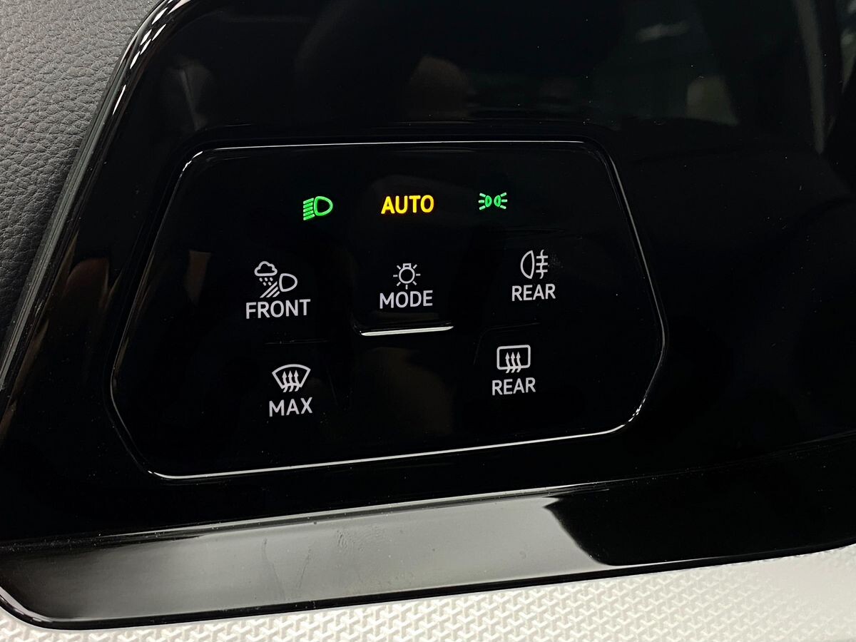 Volkswagen Golf 2021 - фото автомобиля