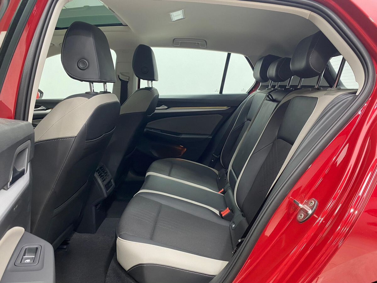 Volkswagen Golf 2021 - фото автомобиля