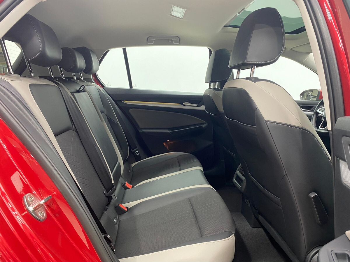 Volkswagen Golf 2021 - фото автомобиля