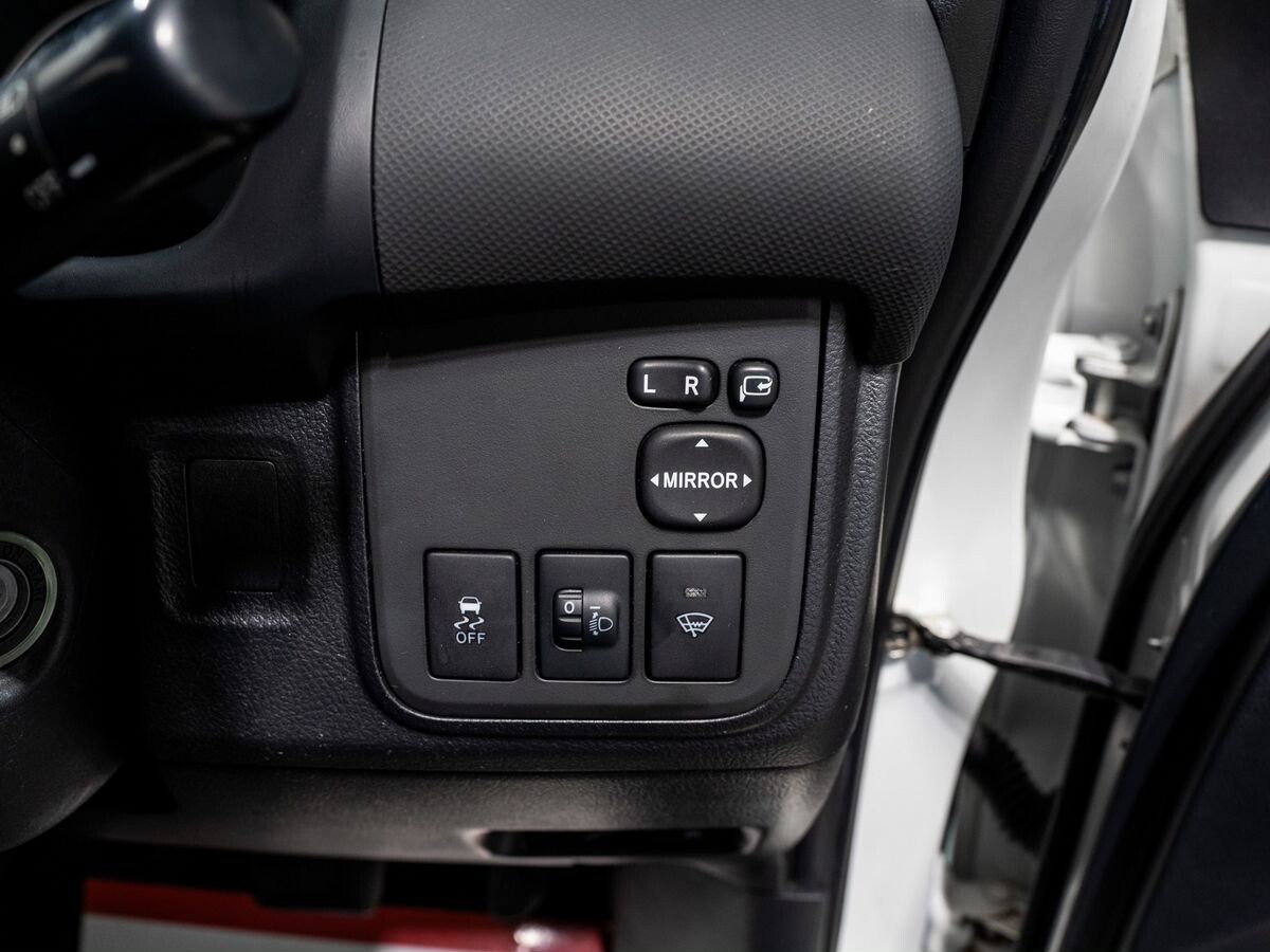 Toyota Wish 2014 - фото автомобиля