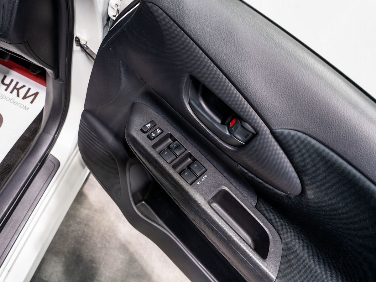 Toyota Wish 2014 - фото автомобиля