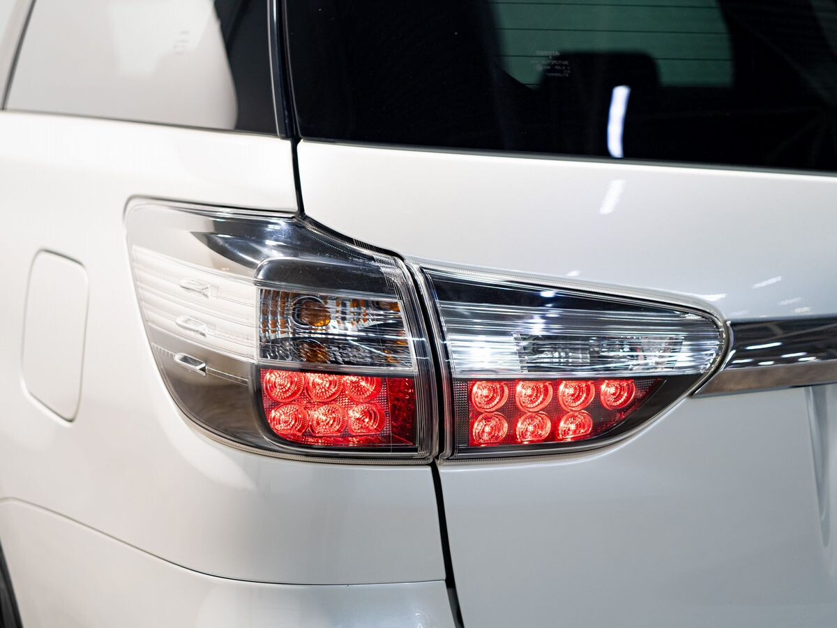 Toyota Wish 2014 - фото автомобиля