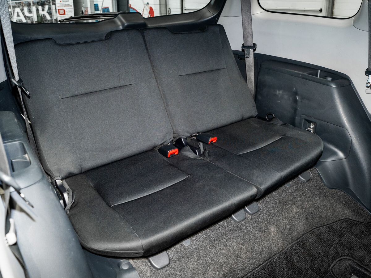 Toyota Wish 2014 - фото автомобиля