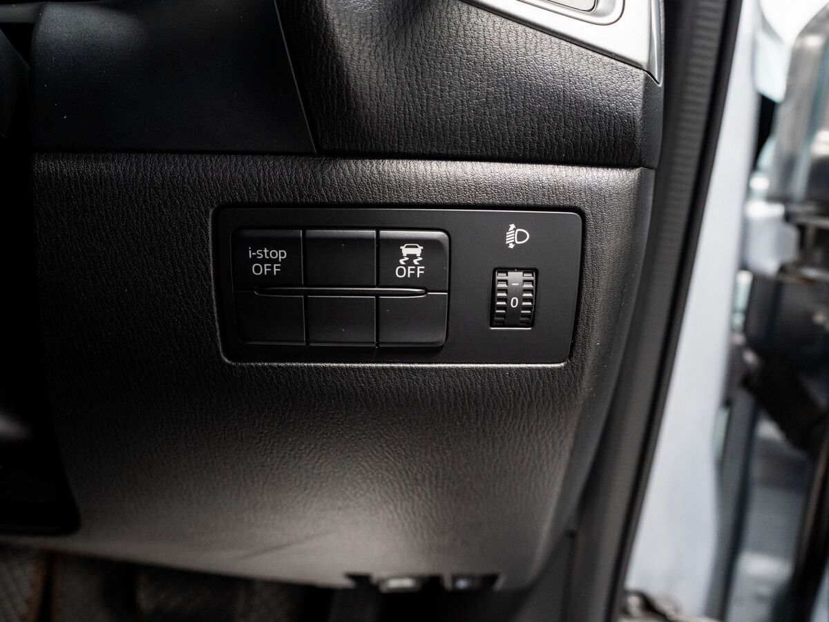 Mazda Axela 2017 - фото автомобиля