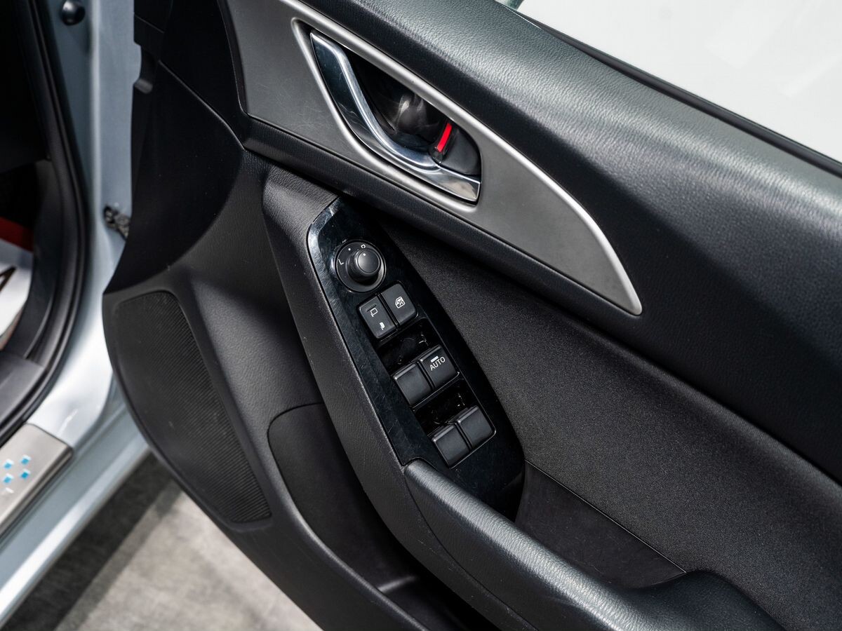 Mazda Axela 2017 - фото автомобиля