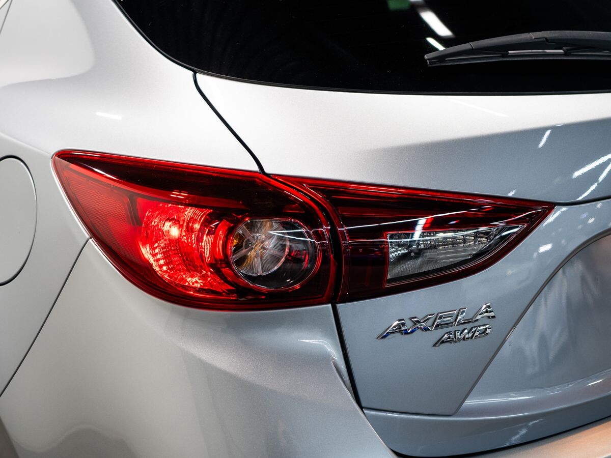 Mazda Axela 2017 - фото автомобиля