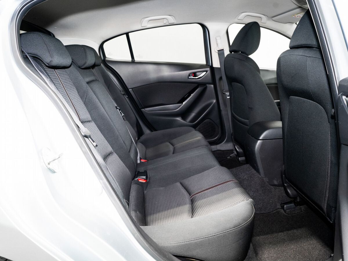 Mazda Axela 2017 - фото автомобиля