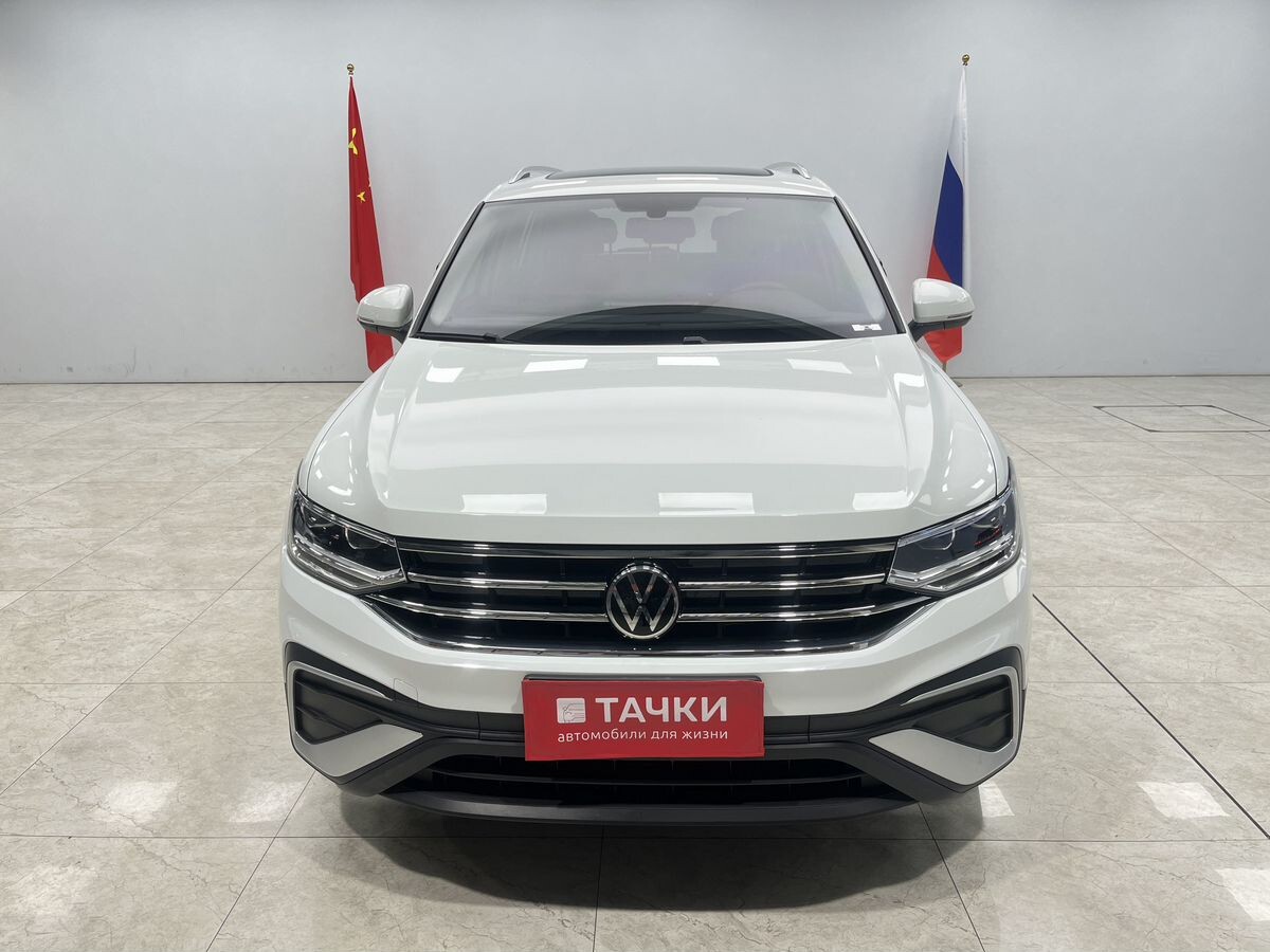 Volkswagen Tiguan 2022 - фото автомобиля