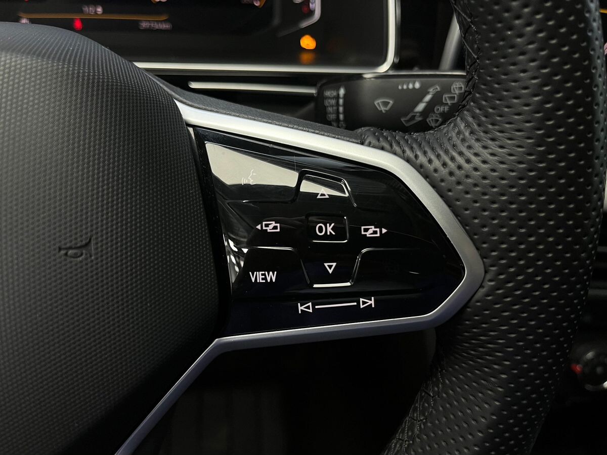 Volkswagen Tiguan 2022 - фото автомобиля