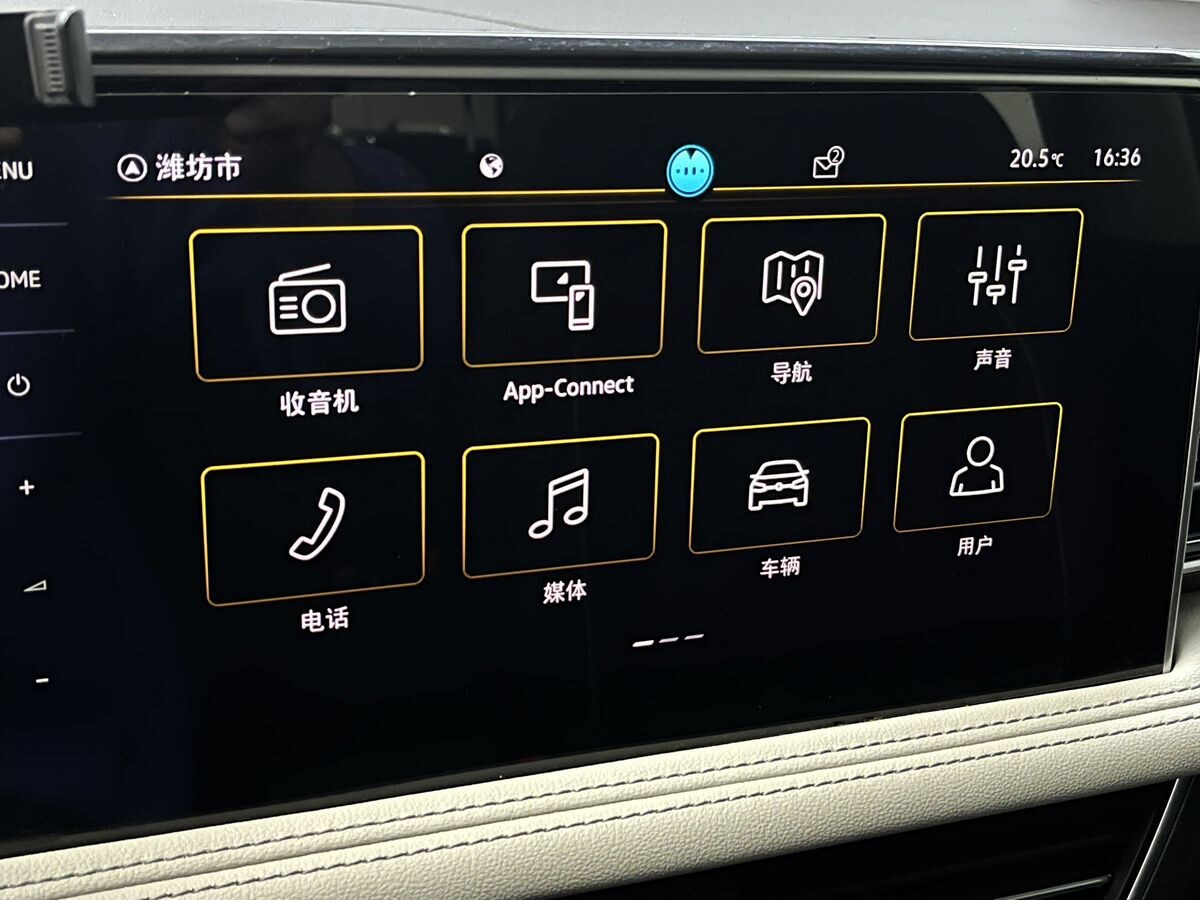 Volkswagen Tiguan 2022 - фото автомобиля