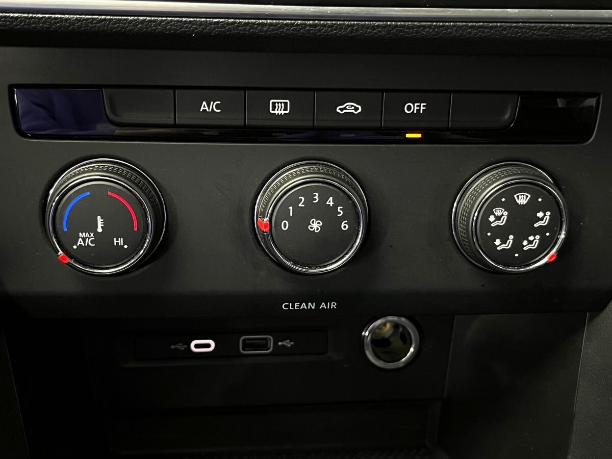 Volkswagen Tiguan 2022 - фото автомобиля