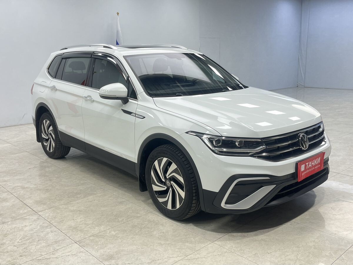Volkswagen Tiguan 2022 - фото автомобиля