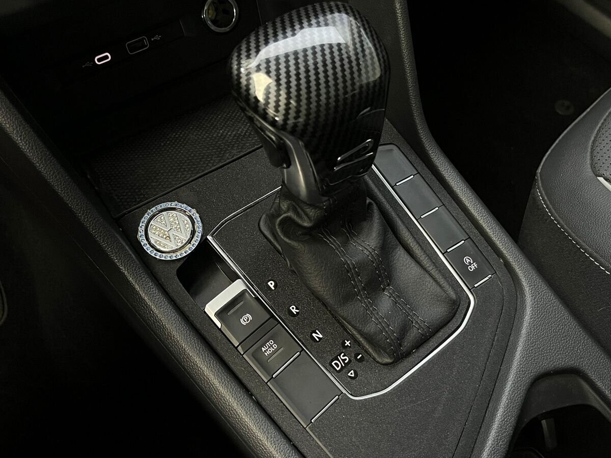 Volkswagen Tiguan 2022 - фото автомобиля