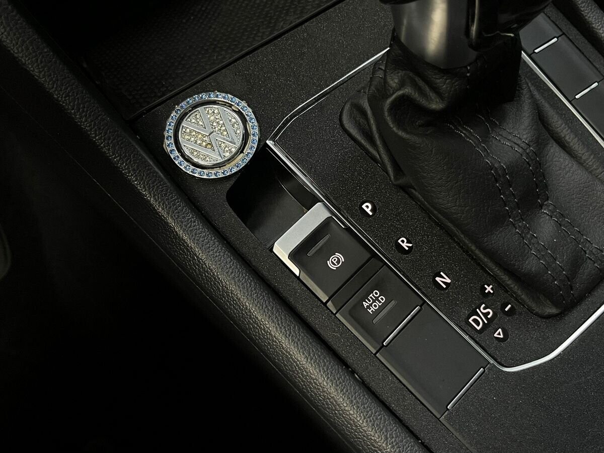 Volkswagen Tiguan 2022 - фото автомобиля