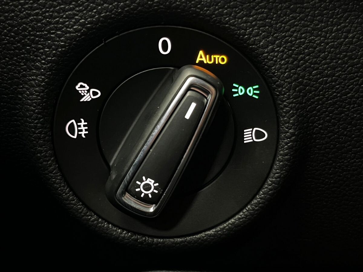 Volkswagen Tiguan 2022 - фото автомобиля