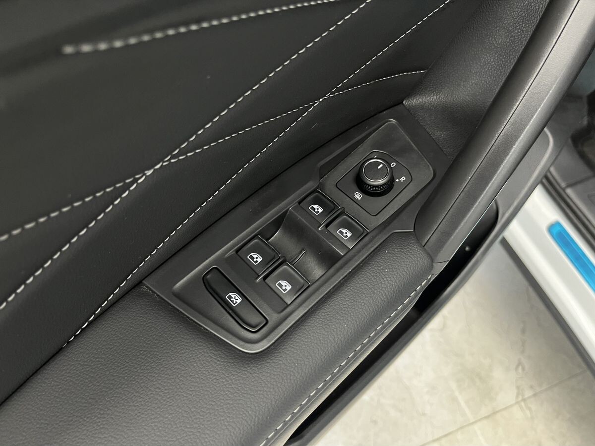 Volkswagen Tiguan 2022 - фото автомобиля